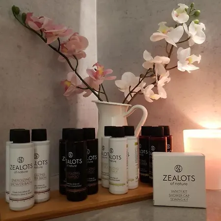 Nyaraló Traditional Waterfront House *