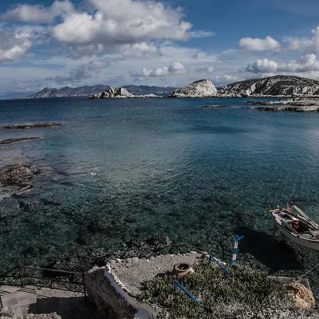 Traditional Waterfront House Nyaraló
