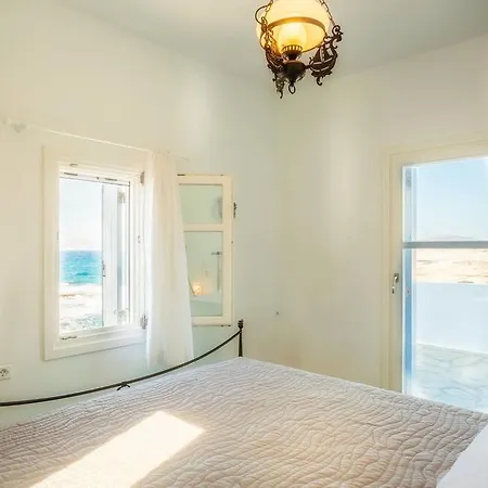 Nyaraló Traditional Waterfront House *