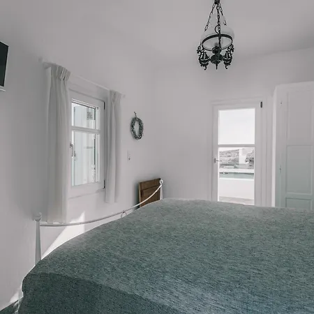 Nyaraló Traditional Waterfront House Mandrákia