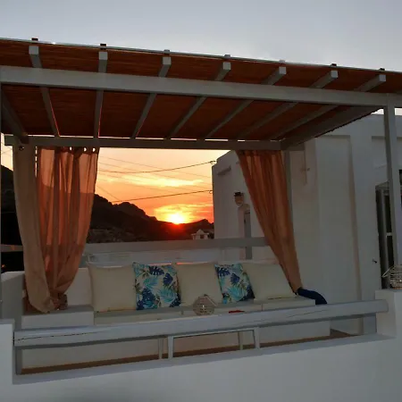 Traditional Waterfront House Nyaraló Mandrákia