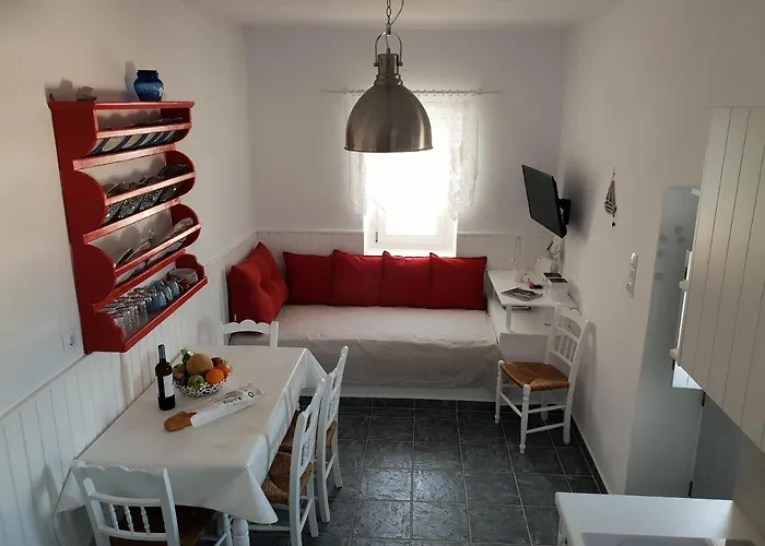 Traditional Waterfront House 別荘 Mandrakia