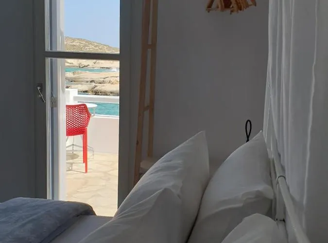 Traditional Waterfront House 別荘