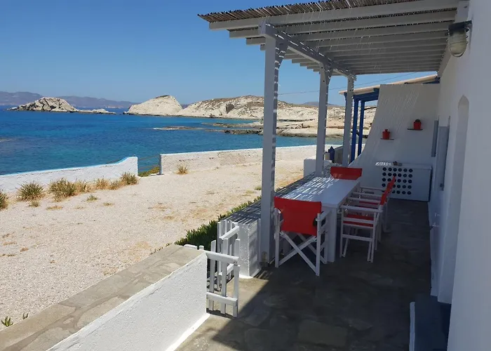 Traditional Waterfront House 別荘