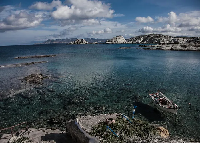 Traditional Waterfront House 別荘