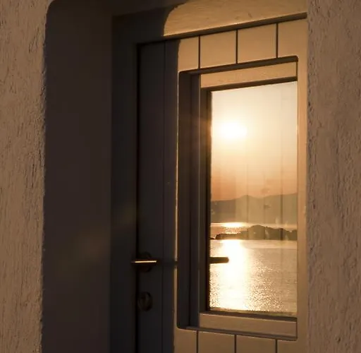 Traditional Waterfront House * Mandrakia