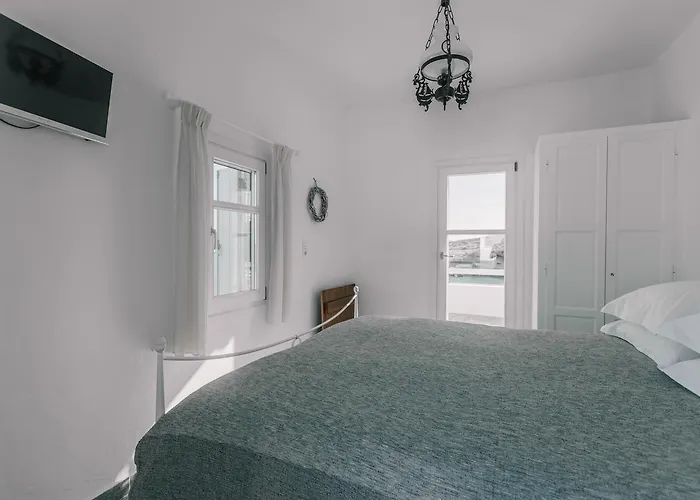 別荘 Traditional Waterfront House Mandrakia