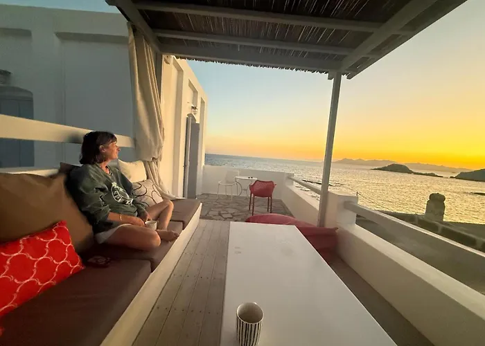 Traditional Waterfront House Feriehus *