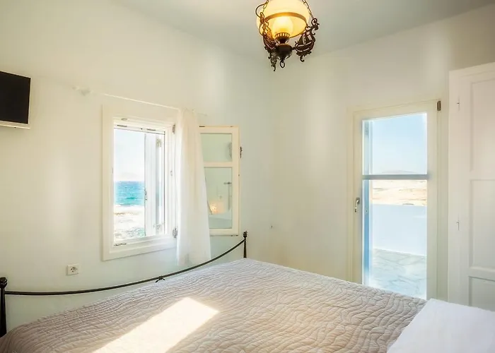 Feriehus Traditional Waterfront House *