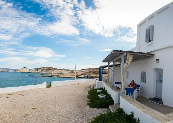 Feriehus Traditional Waterfront House *